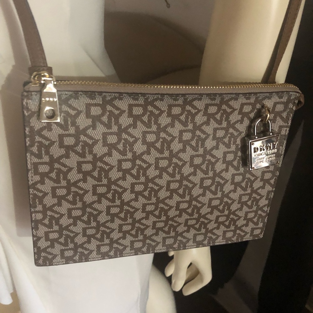DKNY CROSSBODY PURSE